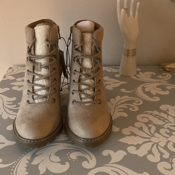 Universal Thread Brand New Sherpa Boots - Picture 2 of 3